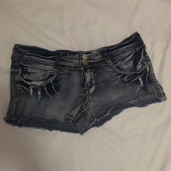 Cutoff shorts