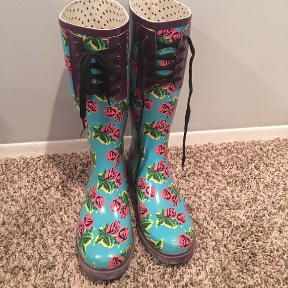 RARE Betsy Johnson Rain Boots IN GOOD CONDITION