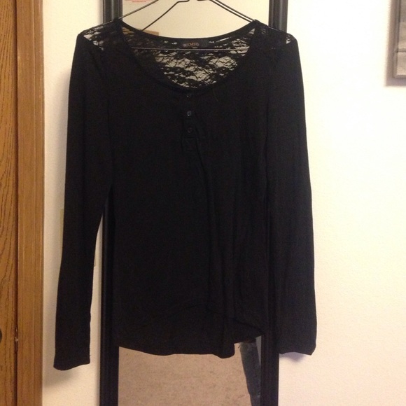 Lacey Black Top w Bottons