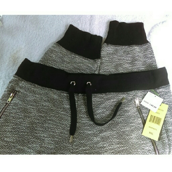 Boutique Pants - NWT Plus Size Knit Joggers Gray/Black