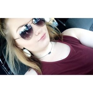 Meet your Posher, Lizzie