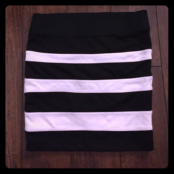 Mini skirt black and white stripes