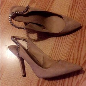 Tan suede chain pumps