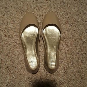 Xhilaration nude flat