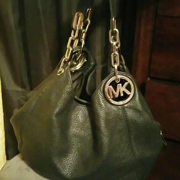 Very nice MK black leather purse