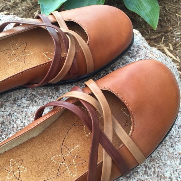 Clarks Shoes - Strappy Tan Leather Mules