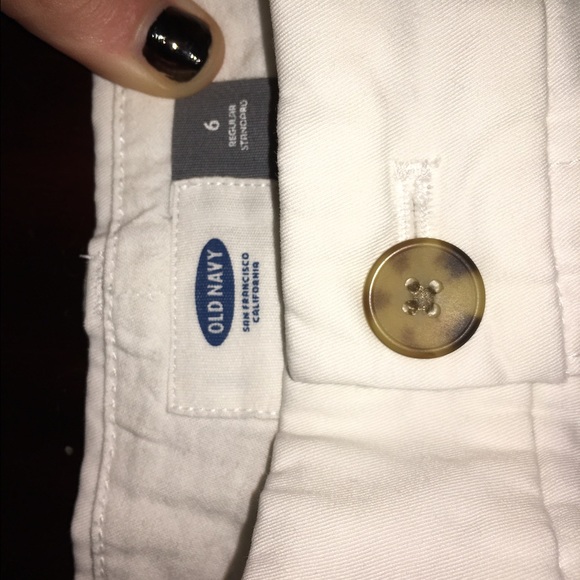 Old Navy White Shorts. Size 6. Perfect condition - Picture 2 of 2