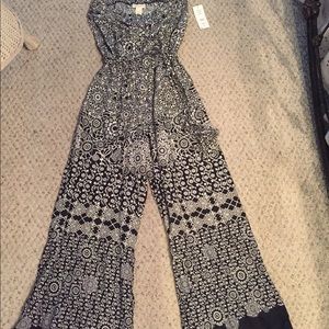 Cute outfit. NWT. Price is firm.