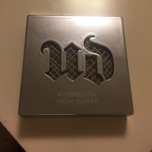 Urban Decay AFTERGLOW 8-Hour Powder Highlighter