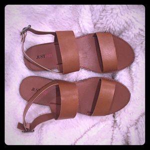 Strap sandals