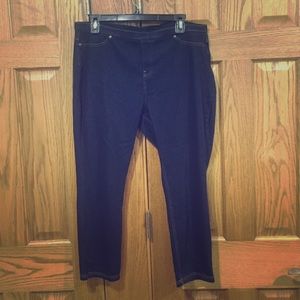 Hue dark wash Capri leggings with tummy slimming.