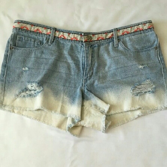 NWOT Jessica Simpson Tribal Belt Shorts (size 29)