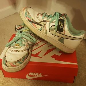Nike girls shoes