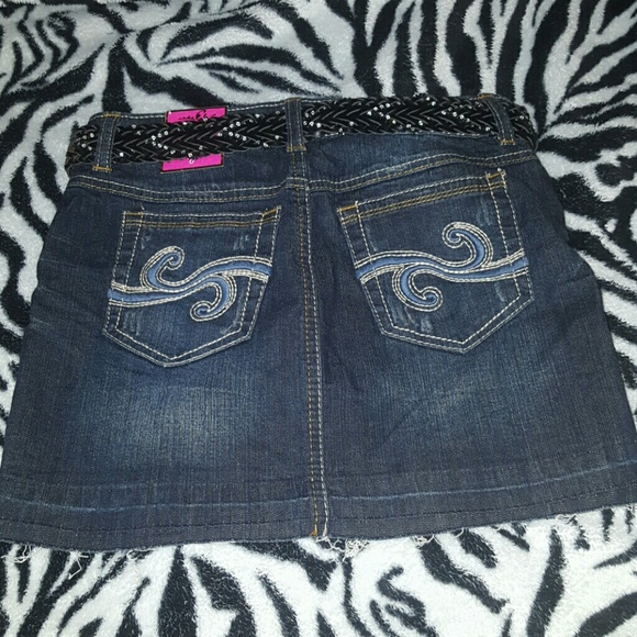 Candies BRAND NEW Jean Skirt with Belt - Picture 3 of 4