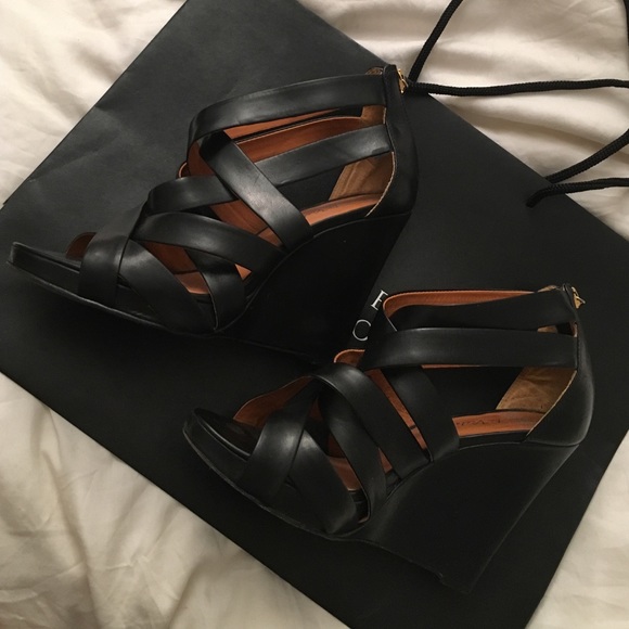 Pour la Victoire wedge sandals