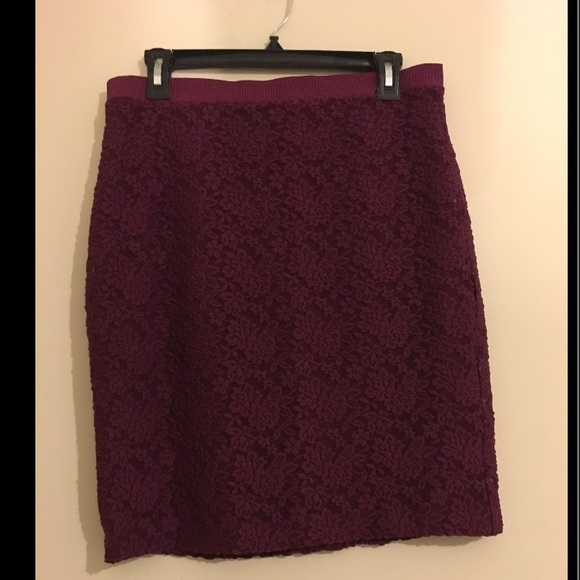 🍂Fall Preview 🍂Burgundy Lace Skirt