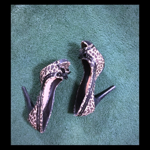 Not Rated 🐆leopard🐆 adorable peep toes
