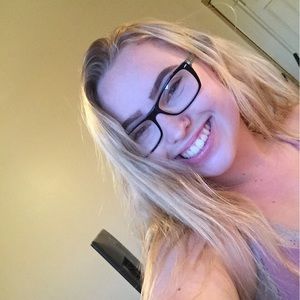 MEET YOUR POSHER 👅