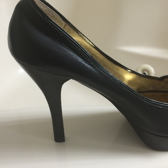 Black Michael Kors peep toe platforms - Picture 2 of 4