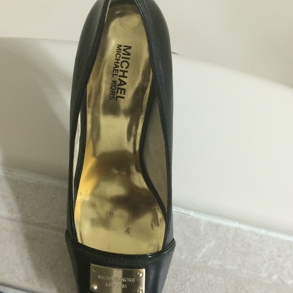 Black Michael Kors peep toe platforms - Picture 3 of 4