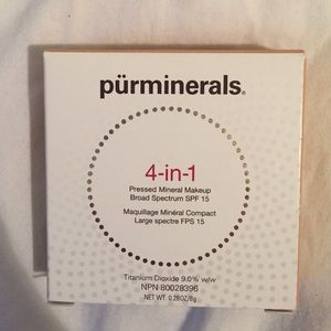 4-in-1 Pressed Mineral Powder Foundation SPF 15