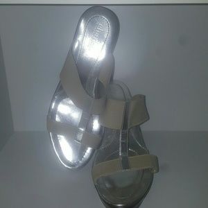 Charles David Neutral wedge slides sz 8 1/2