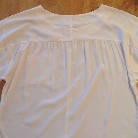 Ivory blouse - Picture 4 of 4
