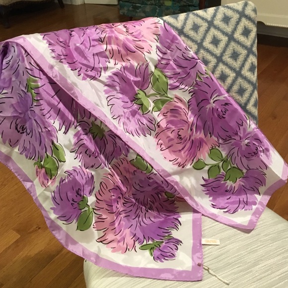 Gorgeous vintage flower scarf