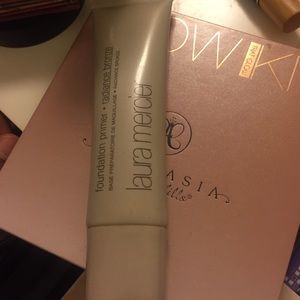 Laura Mercier Foundation Primer in Radiance Bronze