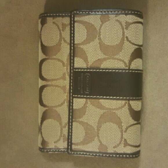 Coach Handbags - ❤❤SPECIAL PRICE❤❤ COACH Trifold Wallet