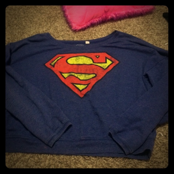 Size XL superman cropped sweater