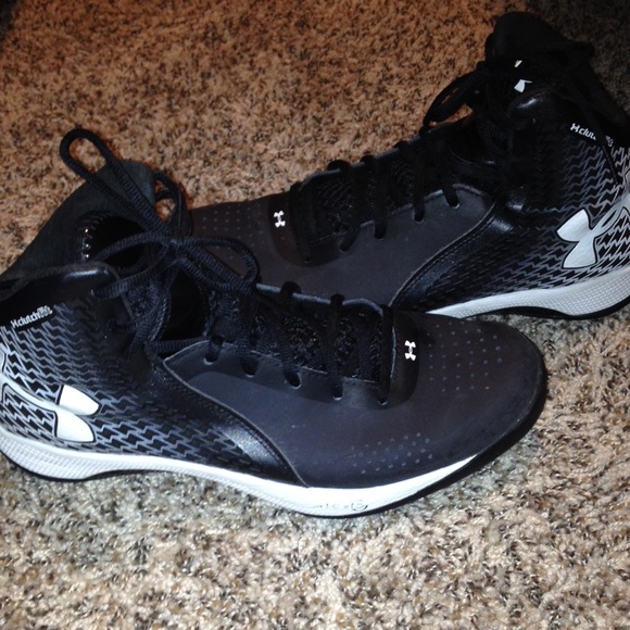 Woman's size 10 under armour basketball shoes