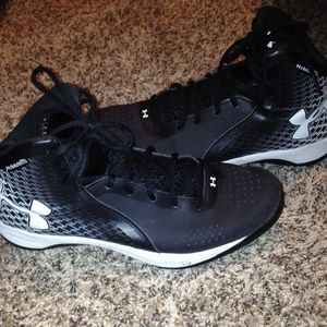 Woman's size 10 under armour basketball shoes