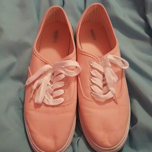 🛇🛇SOLD🚫🚫Forever 21 light pink sneakers