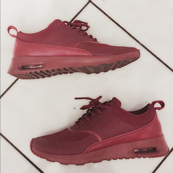 Nike Thea triple red - Picture 2 of 4