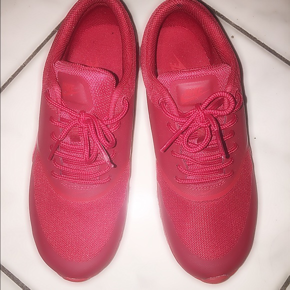 Nike Thea triple red - Picture 3 of 4
