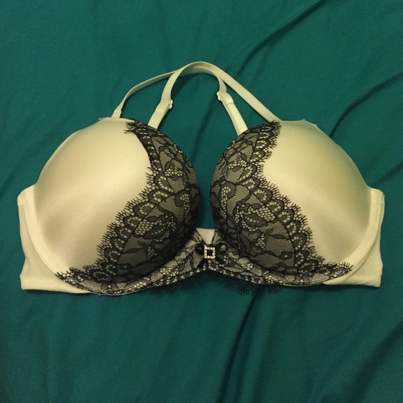 Victoria's Secret Bombshell Bra💕
