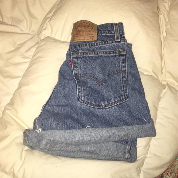 Levi high waisted shorts and two h&m crop tanks