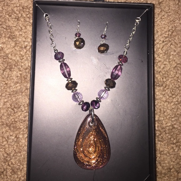 Necklace and earring set