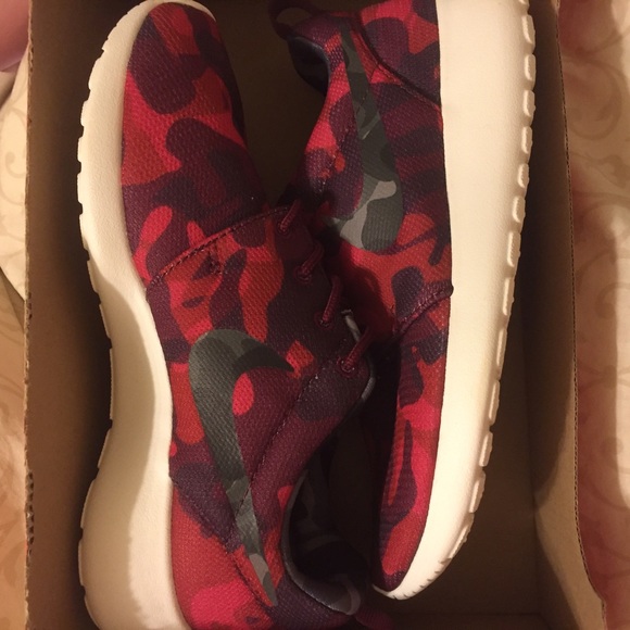 NEW Nike Womens Roshe One Print Red Camo Rosherun - Picture 4 of 4