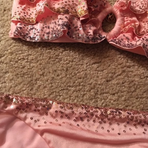 Ruffle VS bikini - Picture 3 of 4