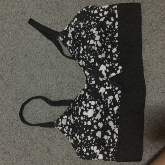 Fabletics Malindi criss cross back sports bra