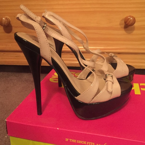 Heels - Picture 2 of 4