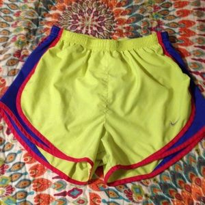 Woman's nike shorts! Size small!