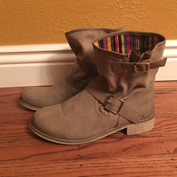 Light olive/taupe boots