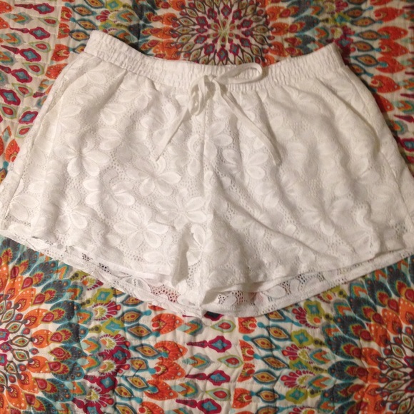 White flowy shorts size: large!!