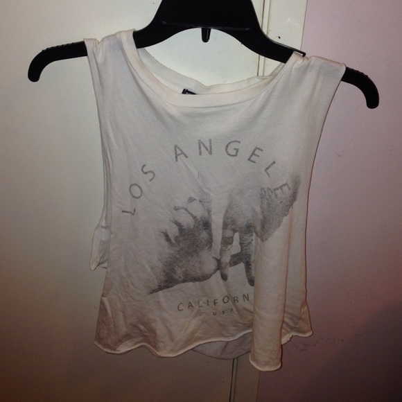 Brandy Melville Los Angeles Tee - Picture 3 of 3