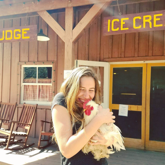 Meet your Posher, Emma - Picture 2 of 3