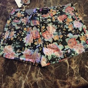 New black with floral pattern shorts!