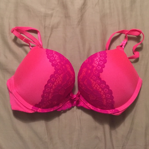 Pink bombshell Victoria's Secret bra